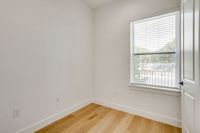 123 Thornton Street, Arlington, TX 76013