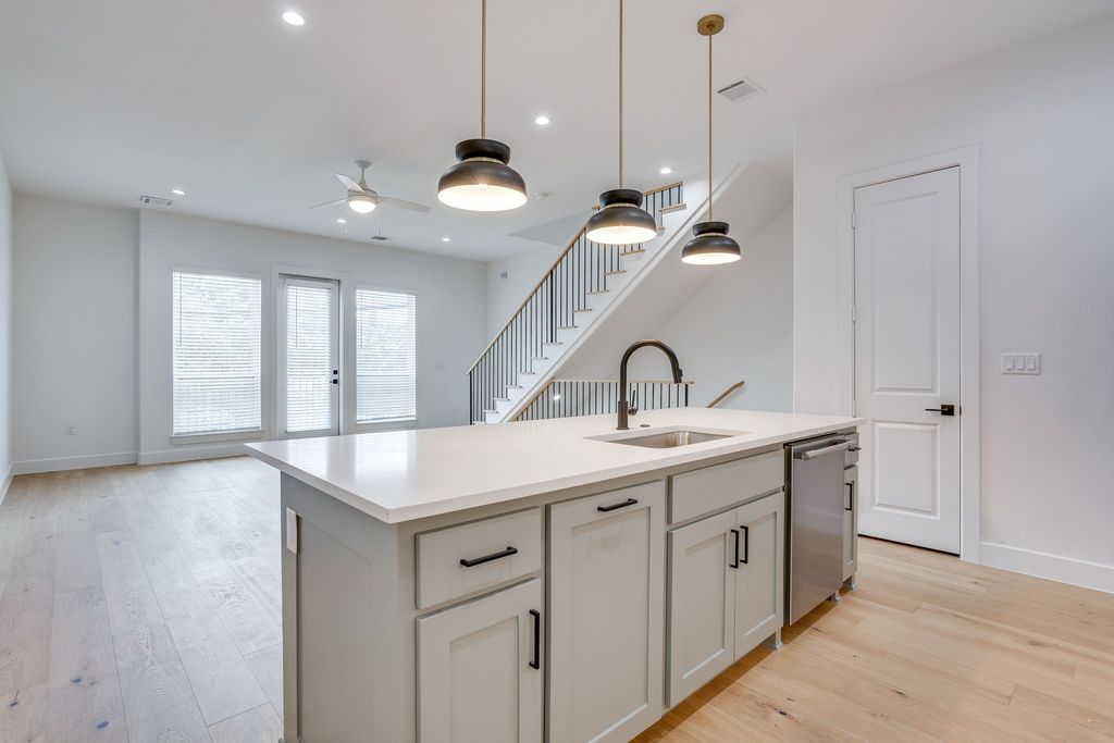 123 Thornton Street, Arlington, TX 76013