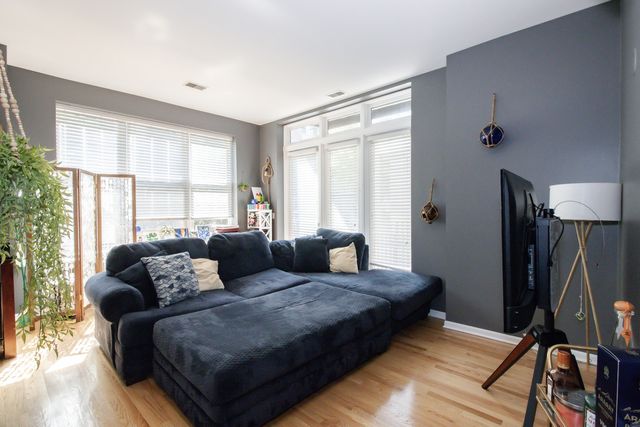906 N LARRABEE Street A, Chicago, IL 60610