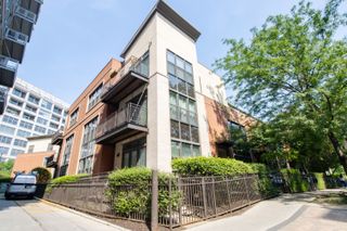 906 N LARRABEE Street A, Chicago, IL 60610