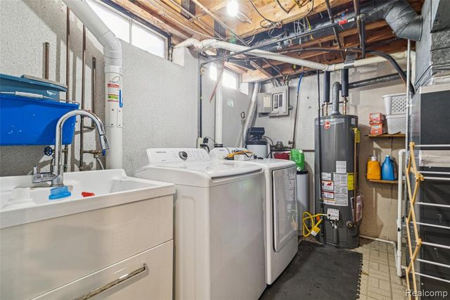 715 Cape Cod 1, South Lyon, MI 48178