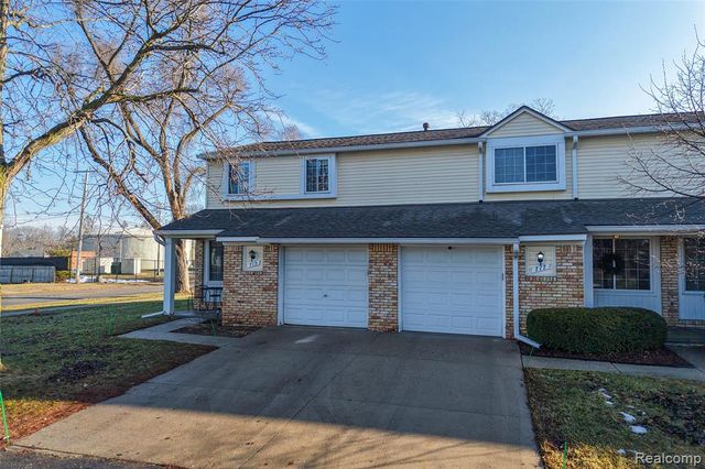 715 Cape Cod 1, South Lyon, MI 48178