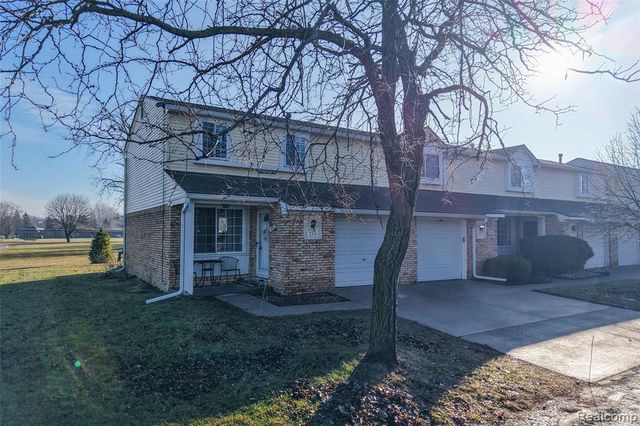 715 Cape Cod 1, South Lyon, MI 48178