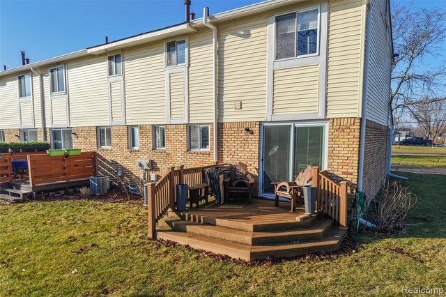 715 Cape Cod 1, South Lyon, MI 48178