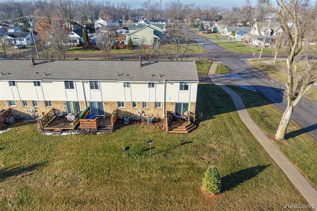 715 Cape Cod 1, South Lyon, MI 48178