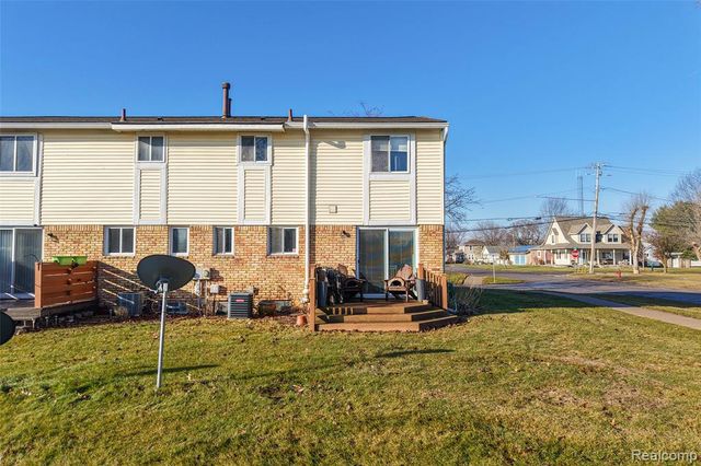 715 Cape Cod 1, South Lyon, MI 48178