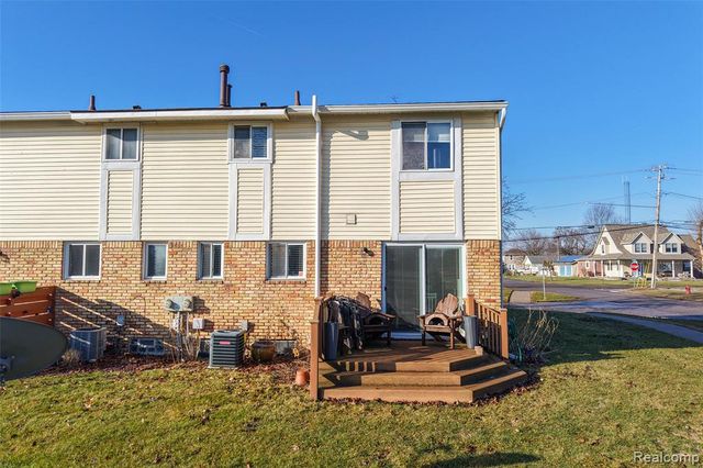 715 Cape Cod 1, South Lyon, MI 48178