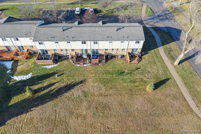 715 Cape Cod 1, South Lyon, MI 48178