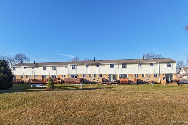 715 Cape Cod 1, South Lyon, MI 48178