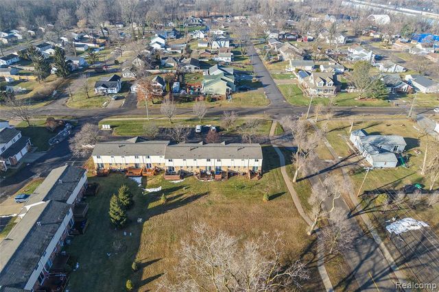 715 Cape Cod 1, South Lyon, MI 48178