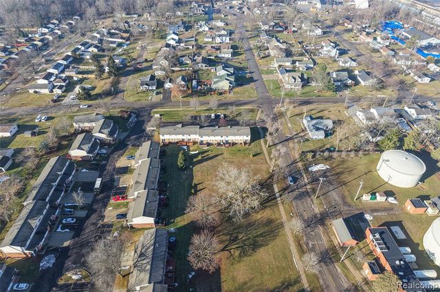 715 Cape Cod 1, South Lyon, MI 48178