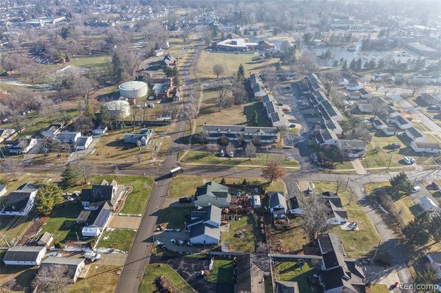 715 Cape Cod 1, South Lyon, MI 48178