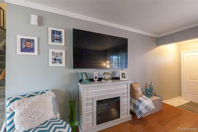 715 Cape Cod 1, South Lyon, MI 48178