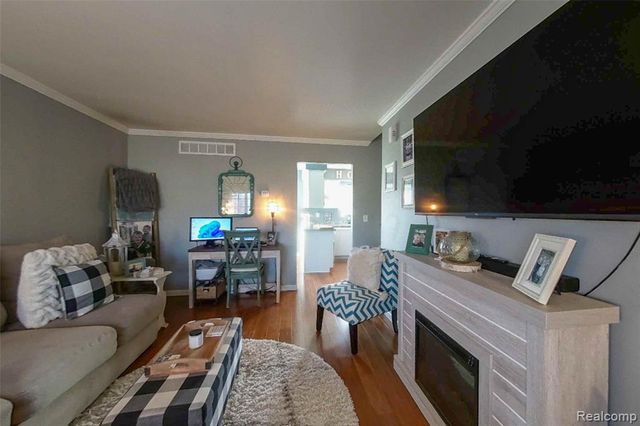 715 Cape Cod 1, South Lyon, MI 48178