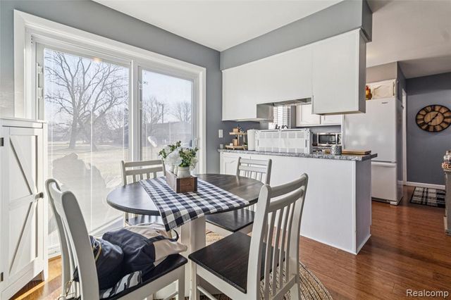 715 Cape Cod 1, South Lyon, MI 48178