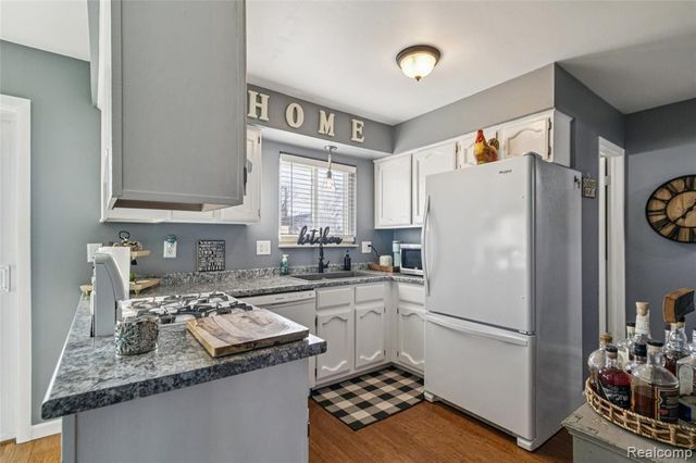 715 Cape Cod 1, South Lyon, MI 48178