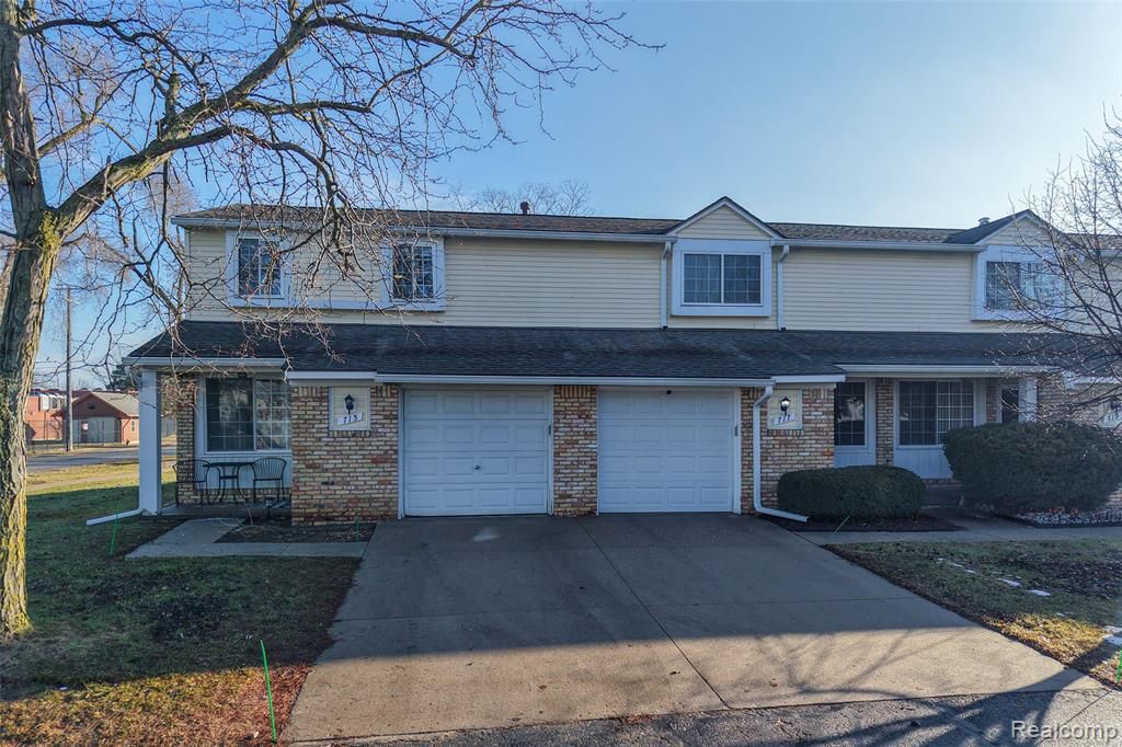 715 Cape Cod 1, South Lyon, MI 48178