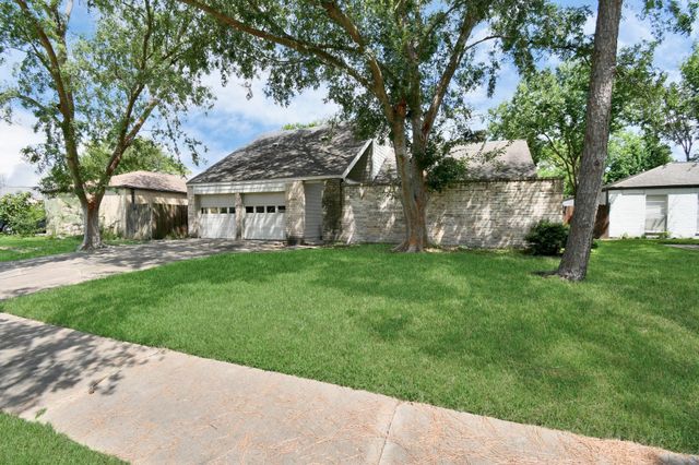 12034 Rocky Knoll Drive, Houston, TX 77077