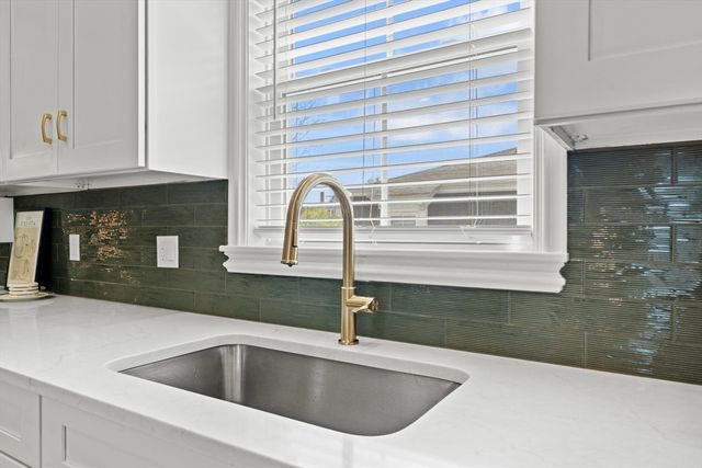 6 Linden St 2, Salem, MA 01970