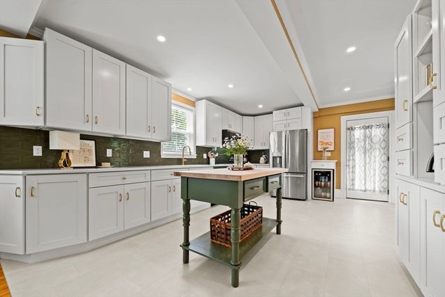6 Linden St 2, Salem, MA 01970
