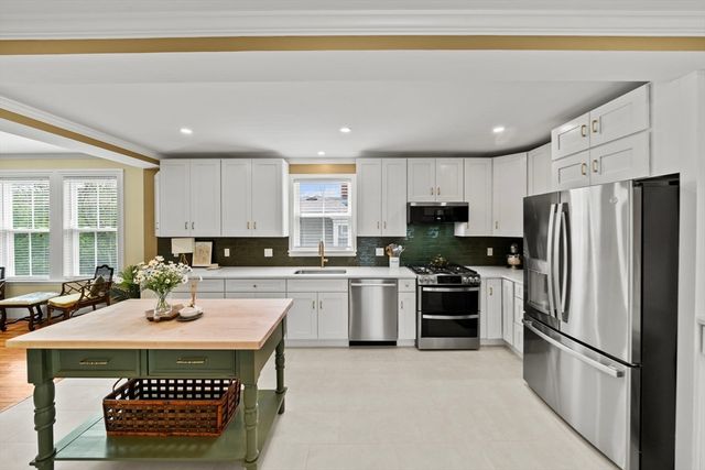 6 Linden St 2, Salem, MA 01970