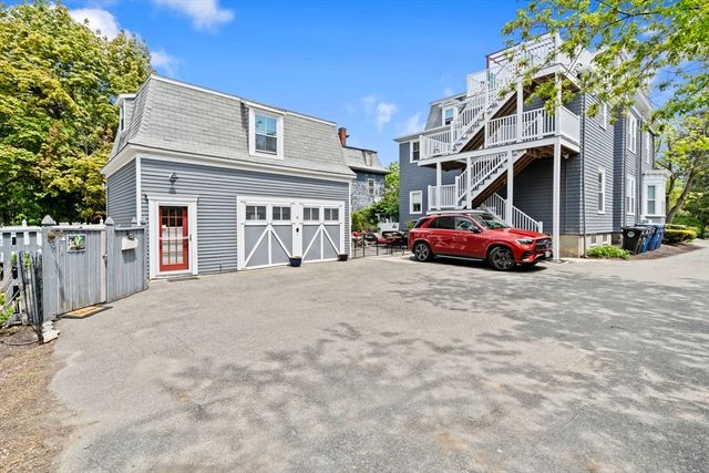 6 Linden St 2, Salem, MA 01970