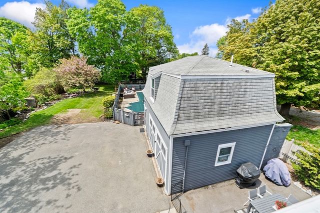 6 Linden St 2, Salem, MA 01970