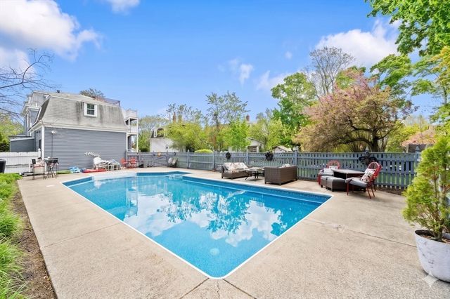 6 Linden St 2, Salem, MA 01970