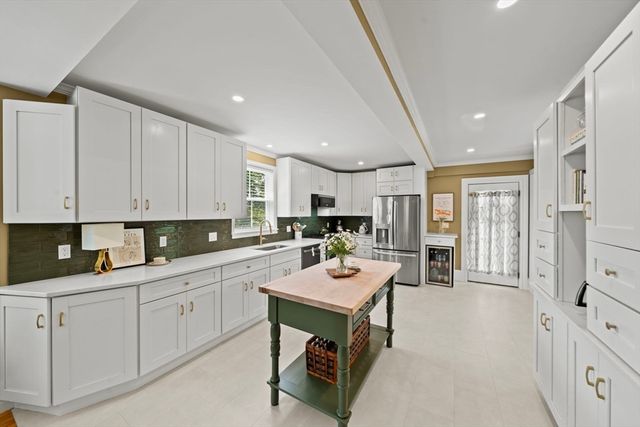 6 Linden St 2, Salem, MA 01970