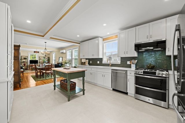 6 Linden St 2, Salem, MA 01970