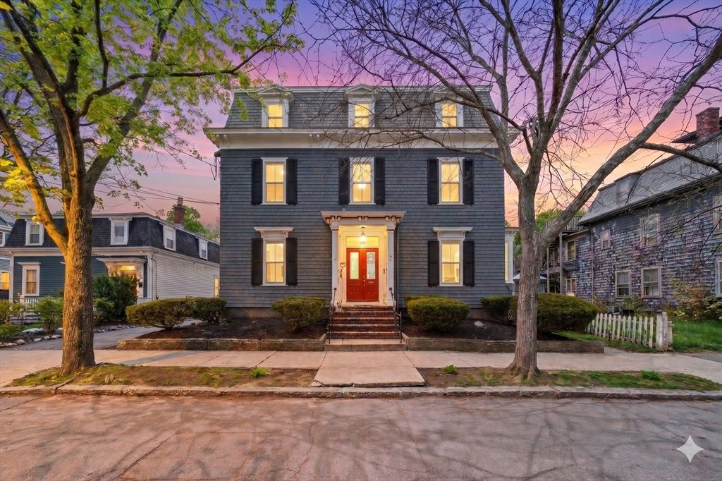6 Linden St 2, Salem, MA 01970