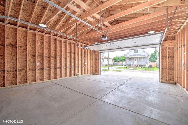 8021 W 45th Street, Lyons, IL 60534