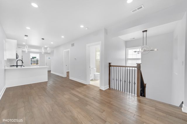 8021 W 45th Street, Lyons, IL 60534