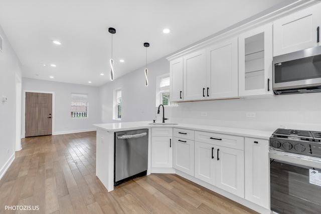 8021 W 45th Street, Lyons, IL 60534