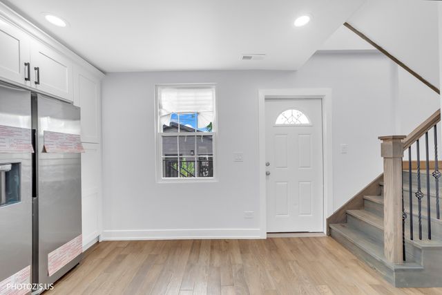 8021 W 45th Street, Lyons, IL 60534