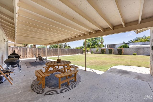 10413 Lonon Avenue, Bakersfield, CA 93312