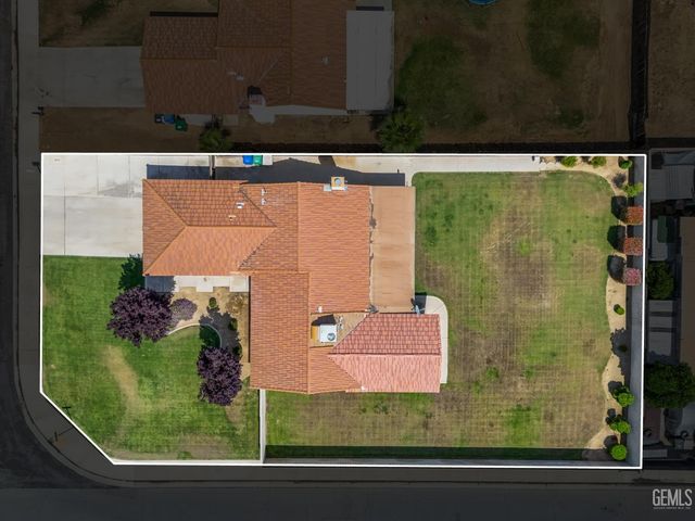 10413 Lonon Avenue, Bakersfield, CA 93312