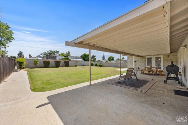 10413 Lonon Avenue, Bakersfield, CA 93312