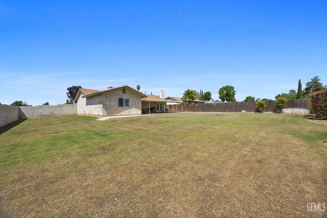 10413 Lonon Avenue, Bakersfield, CA 93312