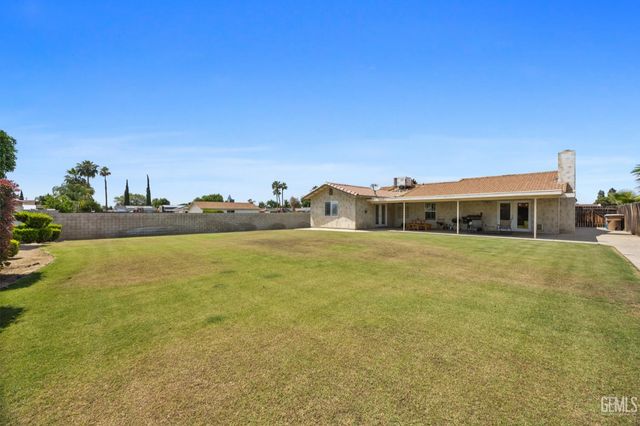 10413 Lonon Avenue, Bakersfield, CA 93312