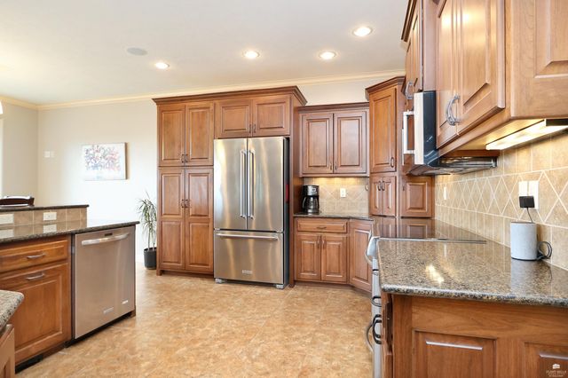 3724 Hawthorne Woods Circle, Manhattan, KS 66503