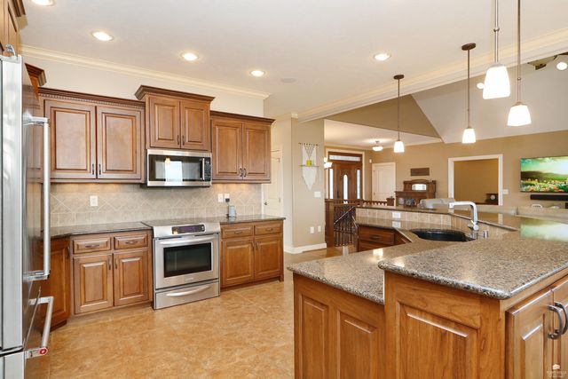 3724 Hawthorne Woods Circle, Manhattan, KS 66503