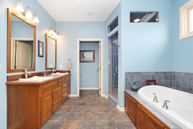 3724 Hawthorne Woods Circle, Manhattan, KS 66503