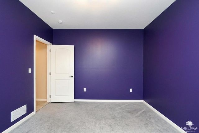 3724 Hawthorne Woods Circle, Manhattan, KS 66503