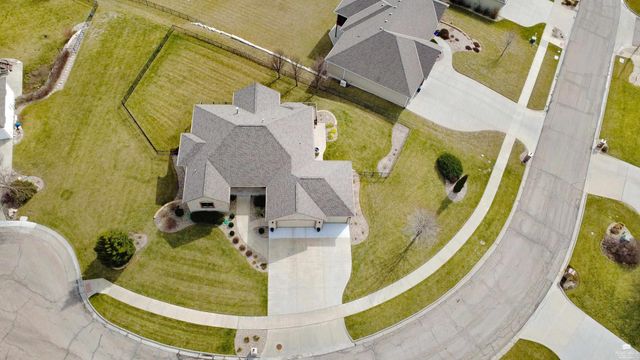 3724 Hawthorne Woods Circle, Manhattan, KS 66503