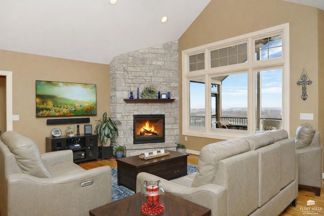 3724 Hawthorne Woods Circle, Manhattan, KS 66503