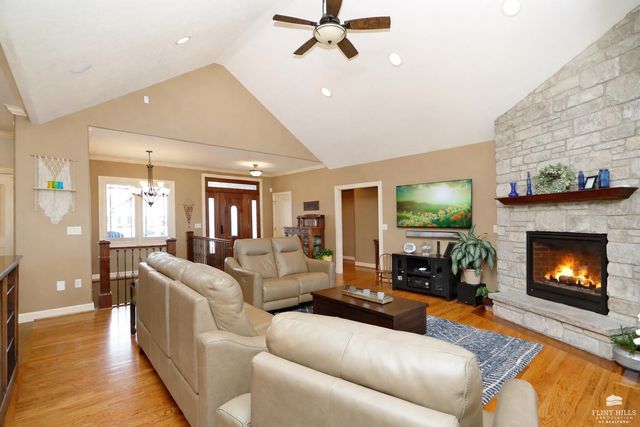 3724 Hawthorne Woods Circle, Manhattan, KS 66503