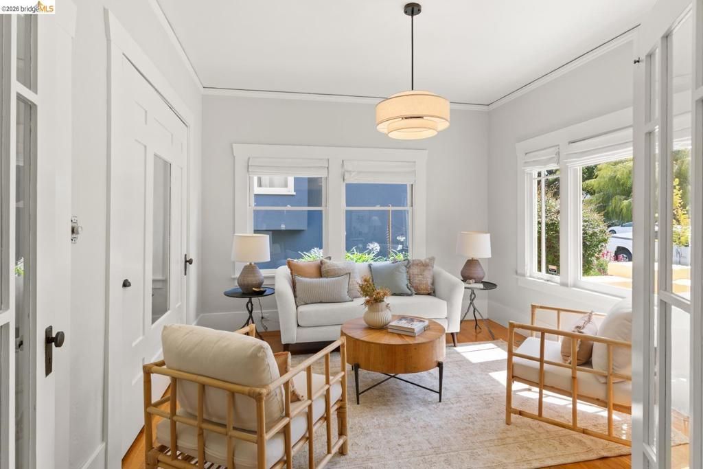 Image 10 of property listing at 1021 Colusa Ave, Berkeley, CA 94707