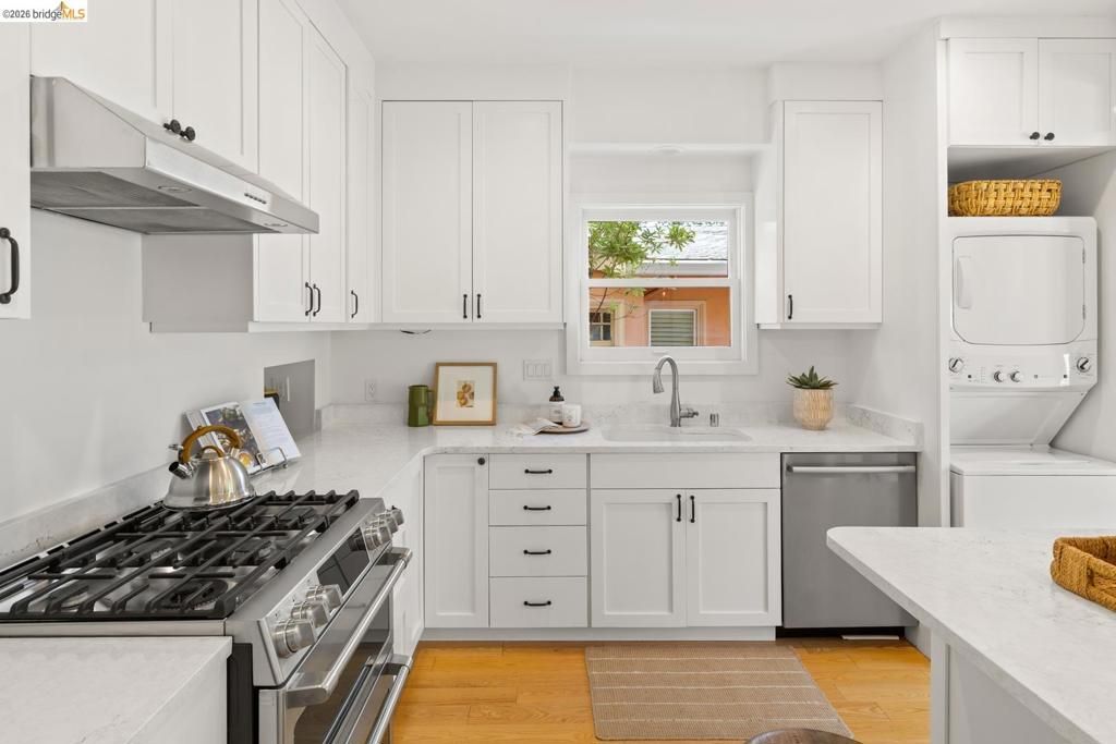 Image 13 of property listing at 1021 Colusa Ave, Berkeley, CA 94707