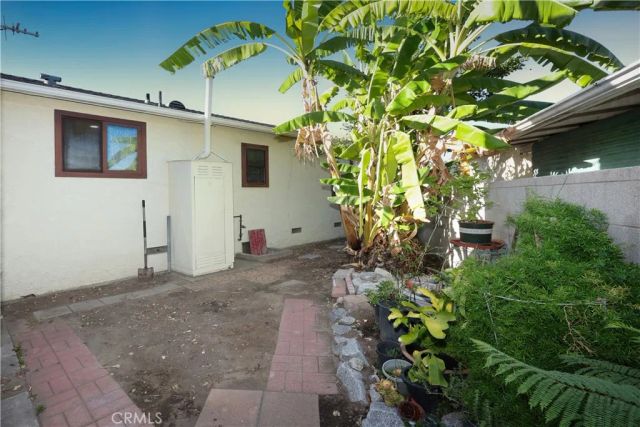 9802 Rives Avenue, Downey, CA 90240